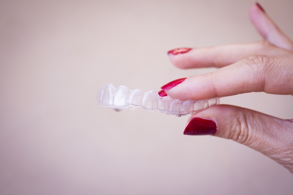 Invisalign a Clear Aligner – podobieństwa i różnice