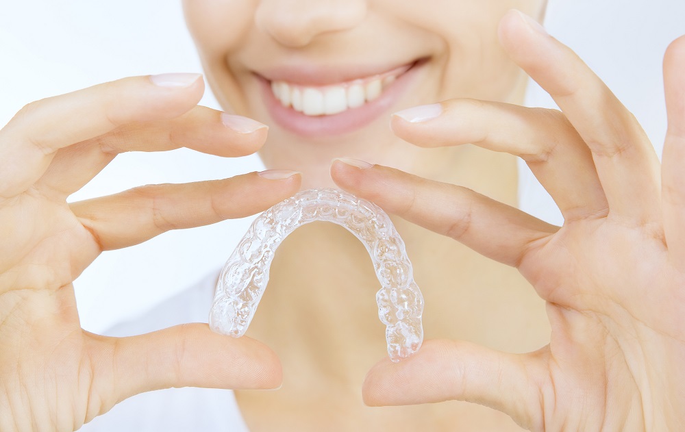 Opinie o nakładkach Invisalign® – gdzie ich szukać i w czym mogą nam pomóc?