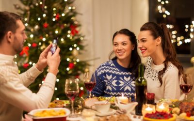 Nakładki Invisalign® a świętowanie – czy można pić i jeść w nakładkach Invisalign®?