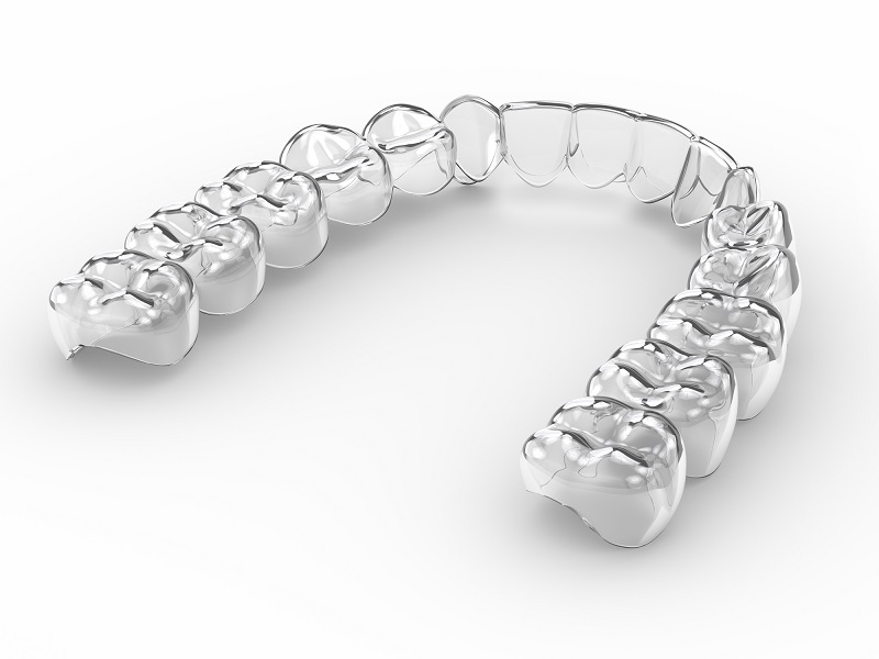 Aparat Invisalign – jak dbać o czystość nakładek i higienę jamy ustnej?