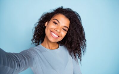 Aparat ortodontyczny ceramiczny – czym się charakteryzuje?