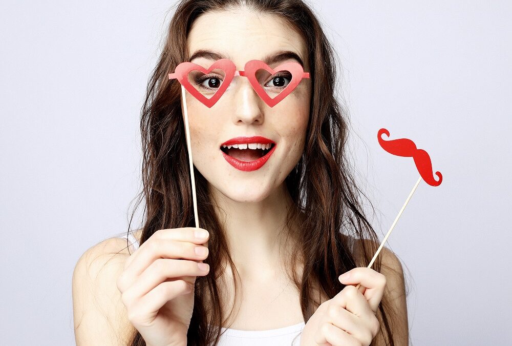 Diastema, czyli przerwa między zębami. Jak ją zlikwidować?