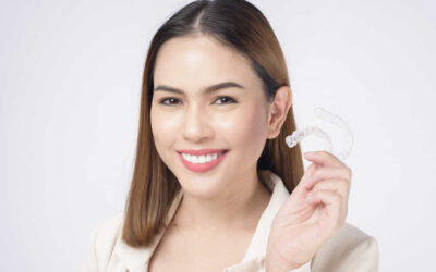 Jak prawidłowo zakładać i ściągać nakładki Invisalign®?